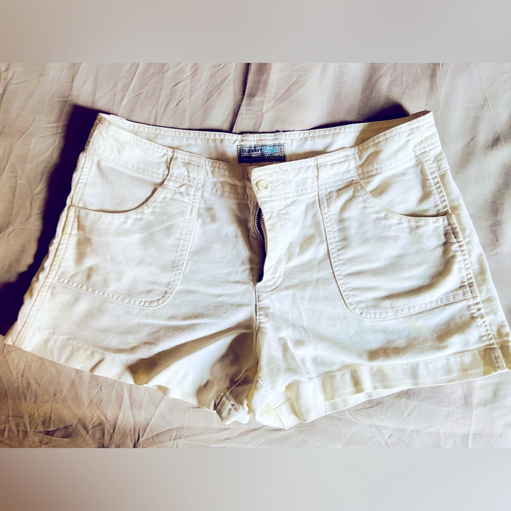 Old Navy White Cargo style Shorts—10